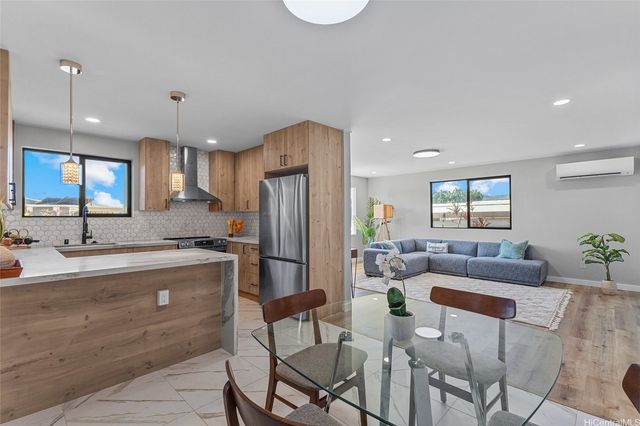 427 Kekupua Street, Honolulu, HI 96825