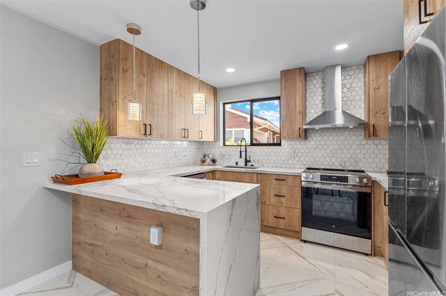 427 Kekupua Street, Honolulu, HI 96825