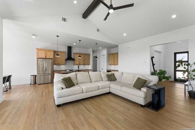 819 Pr 2775, Mico, TX 78056