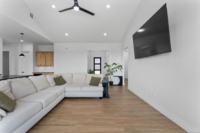 819 Pr 2775, Mico, TX 78056