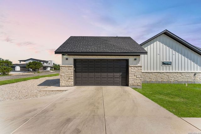 819 Pr 2775, Mico, TX 78056
