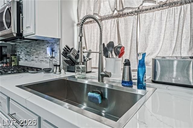 10429 Loma Portal Avenue, Las Vegas, NV 89166