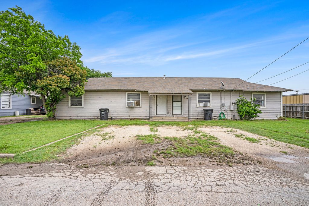 1708 Redwood Drive 1706, Cleburne, TX 76033