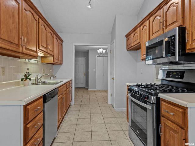 1212 Dani Lane, Springfield, IL 62712