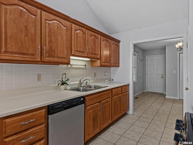 1212 Dani Lane, Springfield, IL 62712
