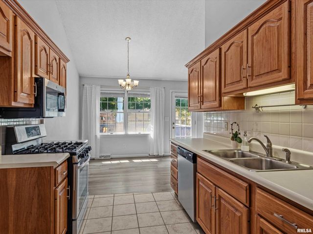 1212 Dani Lane, Springfield, IL 62712
