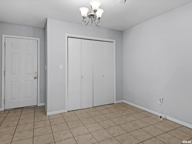 1212 Dani Lane, Springfield, IL 62712