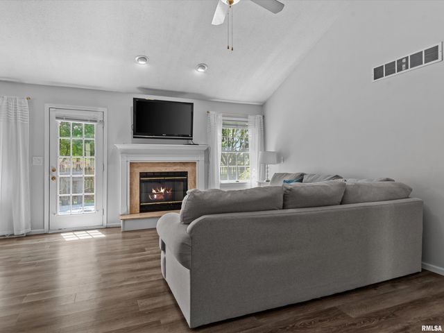 1212 Dani Lane, Springfield, IL 62712