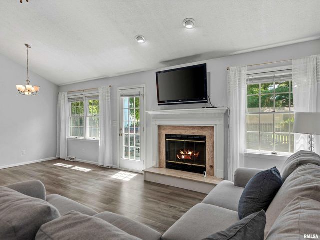 1212 Dani Lane, Springfield, IL 62712