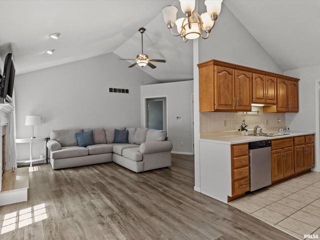 1212 Dani Lane, Springfield, IL 62712