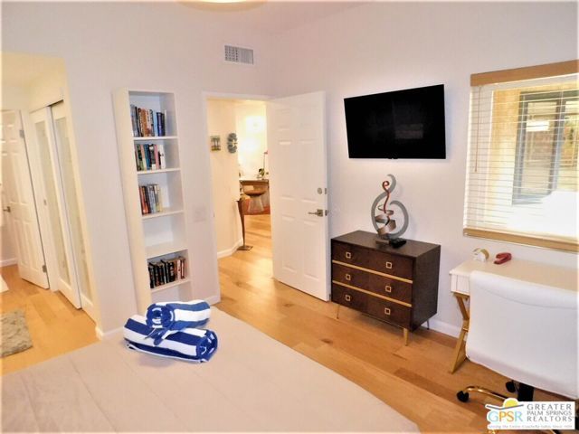 2345 S Cherokee Way 100, Palm Springs, CA 92264