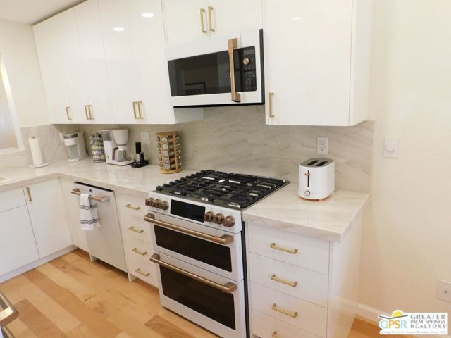 2345 S Cherokee Way 100, Palm Springs, CA 92264