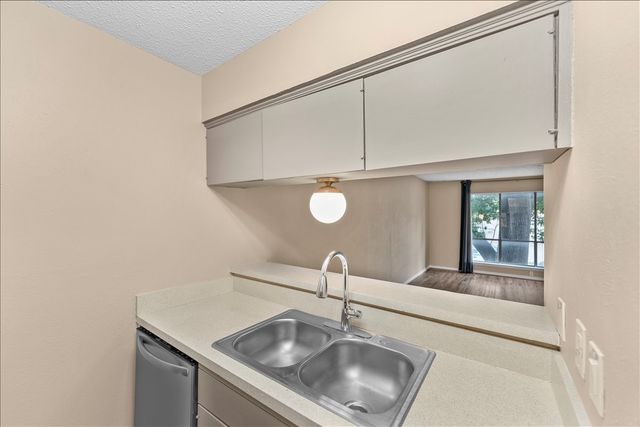 4859 Cedar Springs Road 241, Dallas, TX 75219