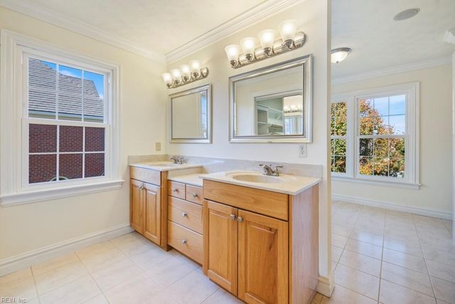 129 Avonlea DR, Chesapeake, VA 23322