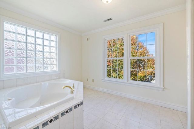 129 Avonlea DR, Chesapeake, VA 23322