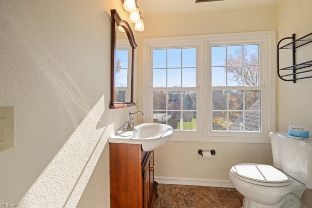 129 Avonlea DR, Chesapeake, VA 23322