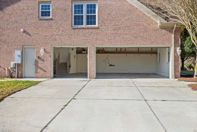 129 Avonlea DR, Chesapeake, VA 23322