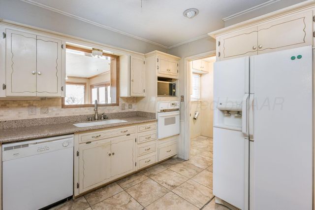 1409 HILLCREST Drive, Canyon, TX 79015