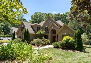 2317 Mt Isle Harbor Drive, Charlotte, NC 28214