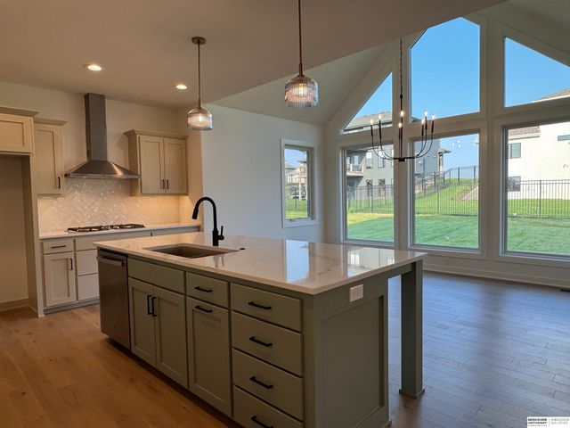 20032 V Street, Omaha, NE 68135