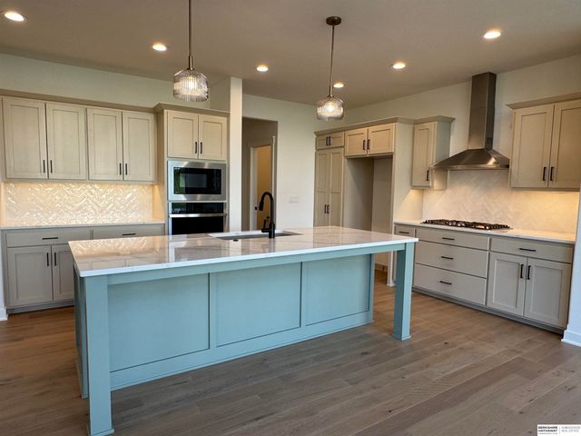20032 V Street, Omaha, NE 68135