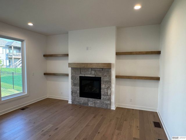 20032 V Street, Omaha, NE 68135