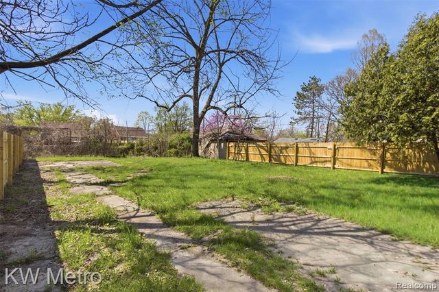 15881 Winthrop Street, Detroit, MI 48227