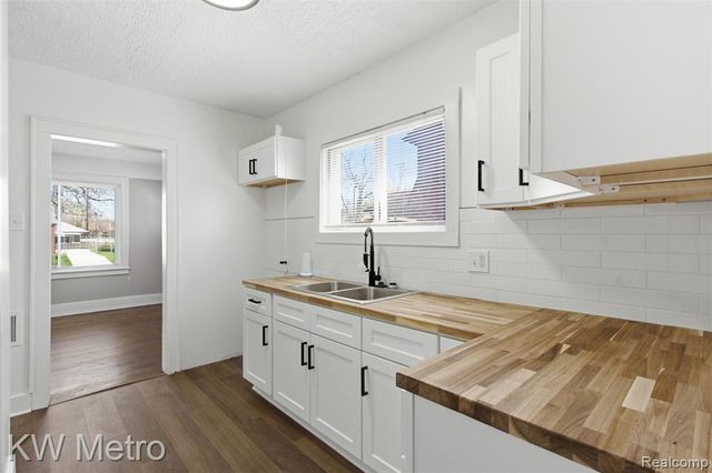 15881 Winthrop Street, Detroit, MI 48227