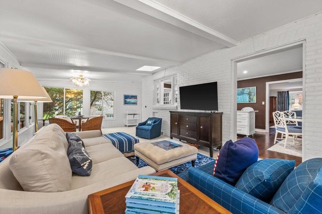 5259 N Kent AVENUE, Whitefish Bay, WI 53217