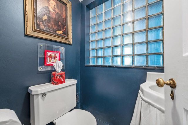5259 N Kent AVENUE, Whitefish Bay, WI 53217
