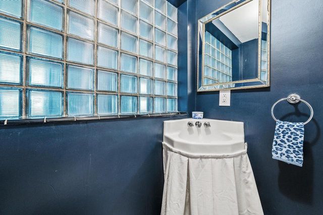 5259 N Kent AVENUE, Whitefish Bay, WI 53217