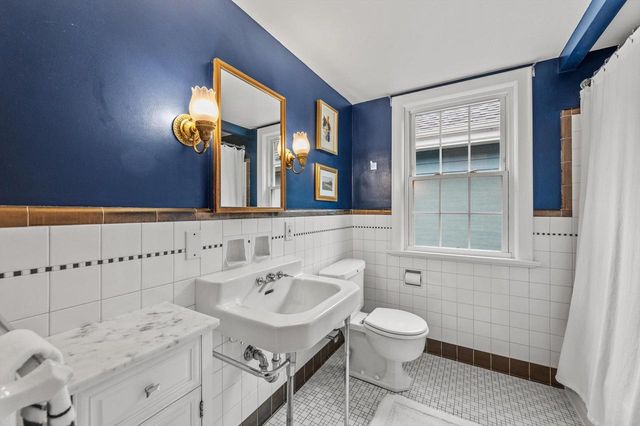 5259 N Kent AVENUE, Whitefish Bay, WI 53217