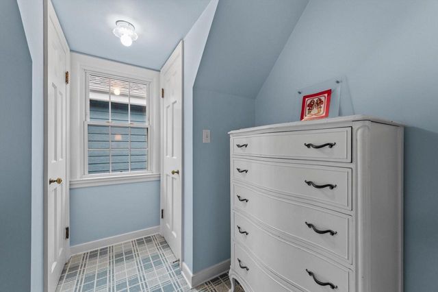 5259 N Kent AVENUE, Whitefish Bay, WI 53217