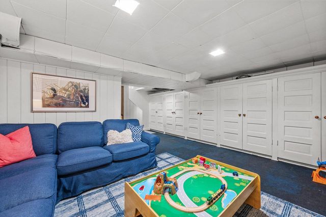 5259 N Kent AVENUE, Whitefish Bay, WI 53217