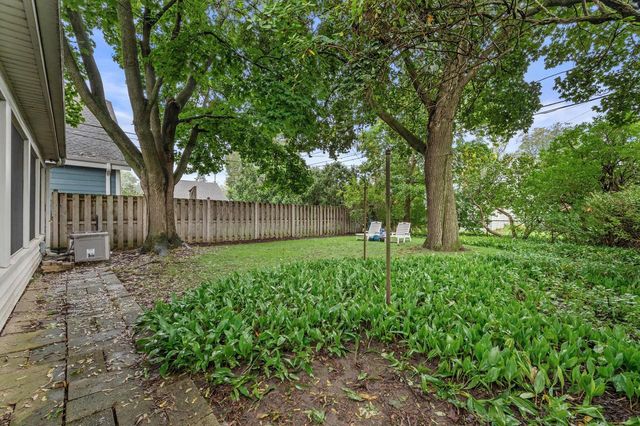5259 N Kent AVENUE, Whitefish Bay, WI 53217