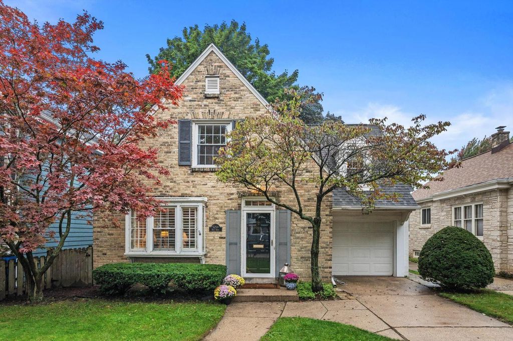 5259 N Kent AVENUE, Whitefish Bay, WI 53217