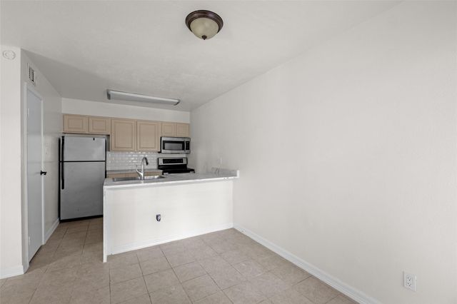 10001 Westpark Drive 67, Houston, TX 77042