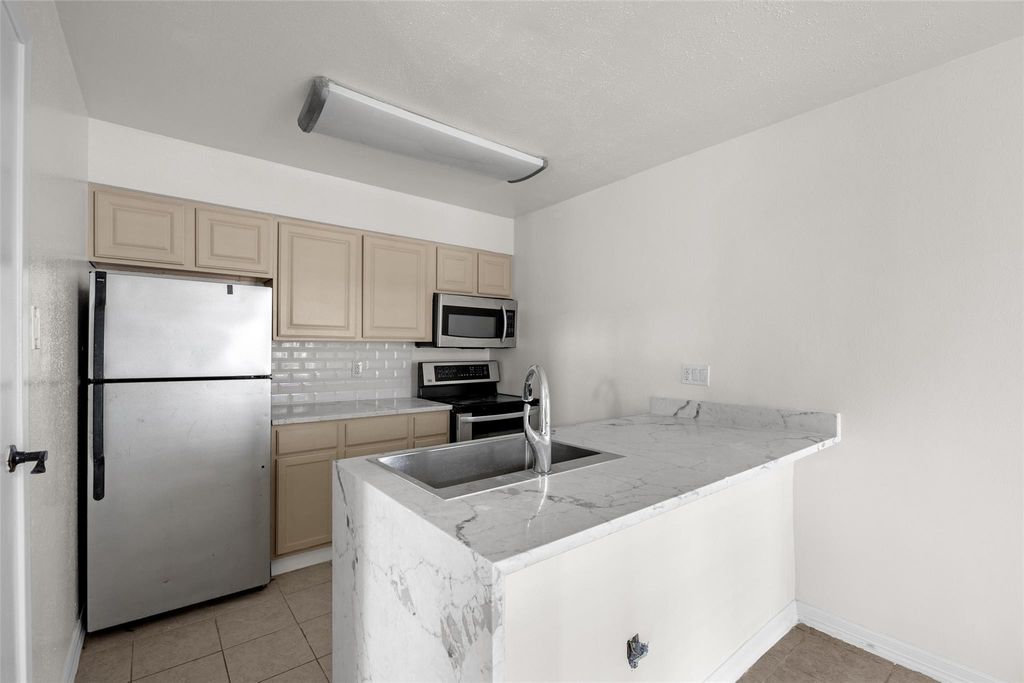 10001 Westpark Drive 67, Houston, TX 77042