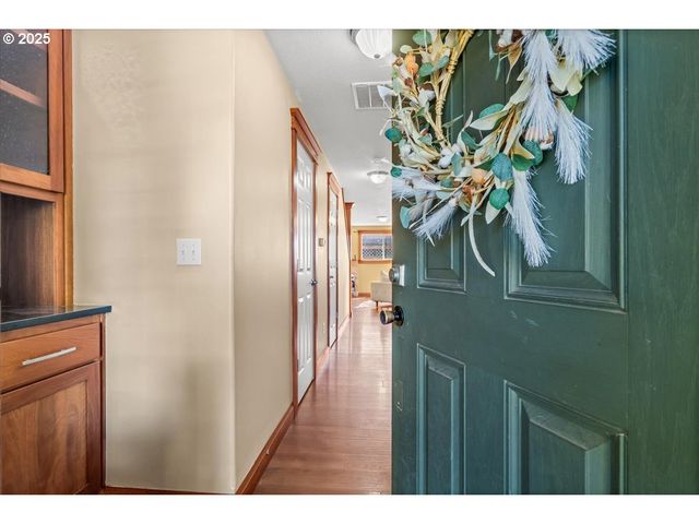 483 S LAIR Ln, Newberg, OR 97132