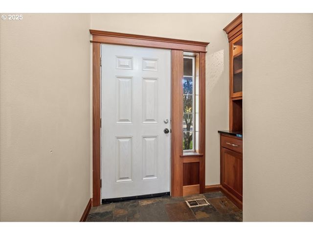 483 S LAIR Ln, Newberg, OR 97132