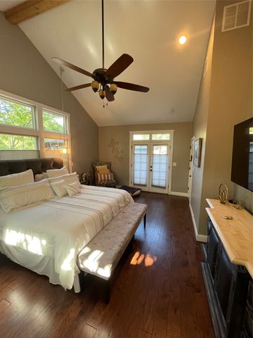 420 E Franklin Street, Grapevine, TX 76051