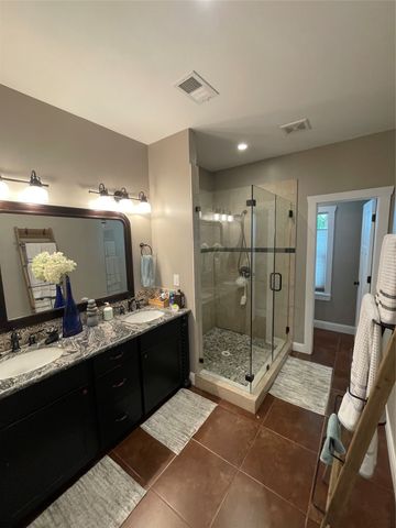 420 E Franklin Street, Grapevine, TX 76051