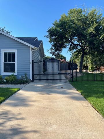 420 E Franklin Street, Grapevine, TX 76051