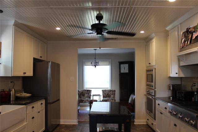 420 E Franklin Street, Grapevine, TX 76051