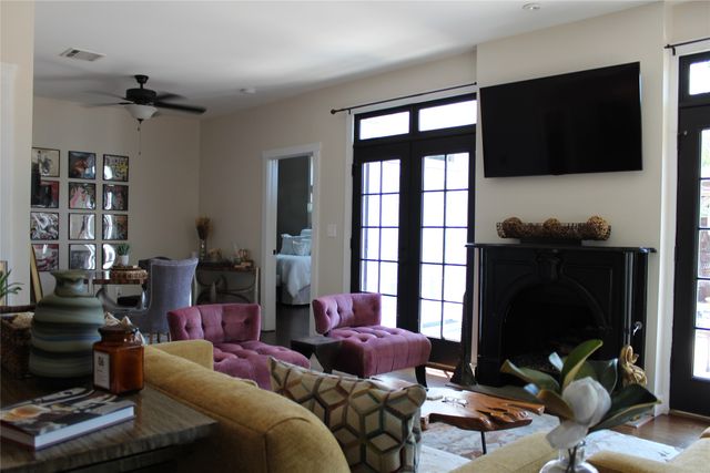 420 E Franklin Street, Grapevine, TX 76051