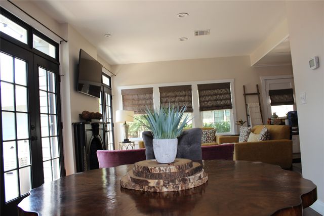 420 E Franklin Street, Grapevine, TX 76051