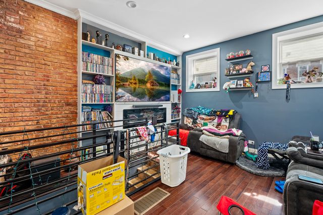 1314 W 18th Place, Chicago, IL 60608