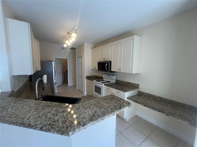 10 LEWIS SHIRE PLACE, Palm Coast, FL 32137