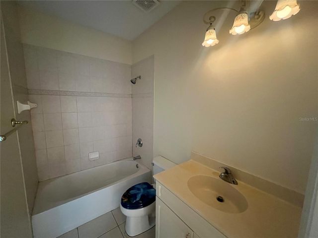 10 LEWIS SHIRE PLACE, Palm Coast, FL 32137