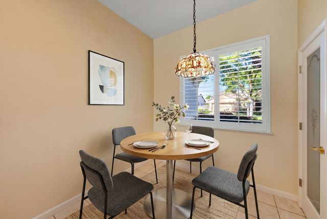 2713 Robinson Creek Ln, Elk Grove, CA 95758